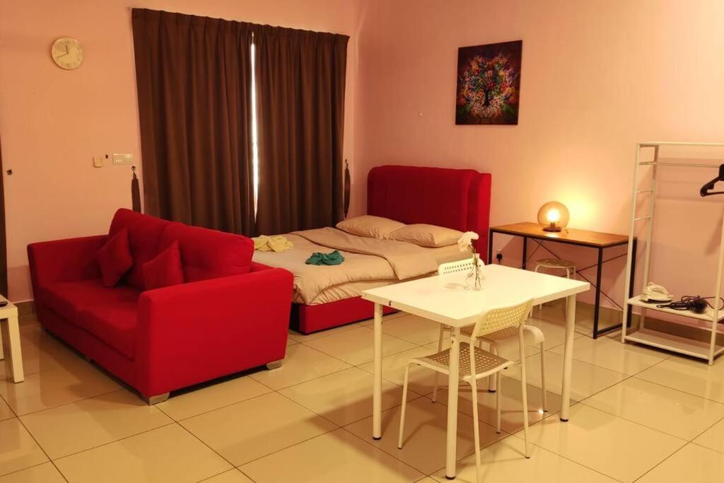 Cq30 - Self Check In - Netflix- Wifi- Parking- Cyberjaya- Balcony, 2014 Apartment