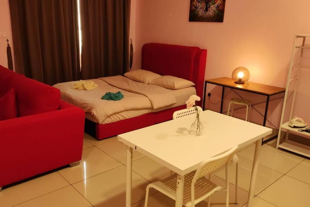 Cq30 - Self Check In - Netflix- Wifi- Parking- Cyberjaya- Balcony, 2014 Apartment