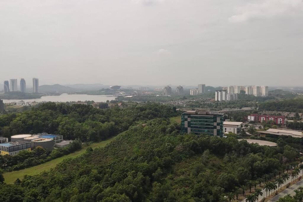 Cq30 - Self Check In - Netflix- Wifi- Parking- Cyberjaya- Balcony, 2014 * Cyberjaya