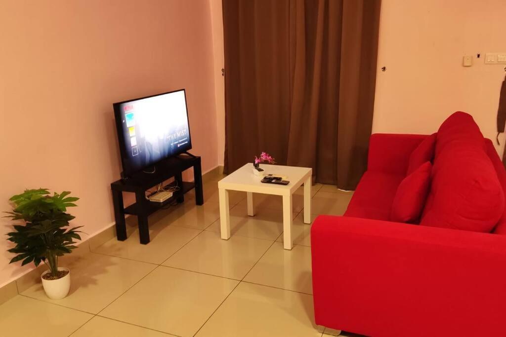 Cq30 - Self Check In - Netflix- Wifi- Parking- Cyberjaya- Balcony, 2014 *