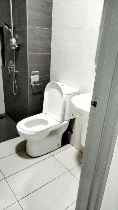 Cq30 - Self Check In - Netflix- Wifi- Parking- Cyberjaya- Balcony, 2014 Apartment Cyberjaya