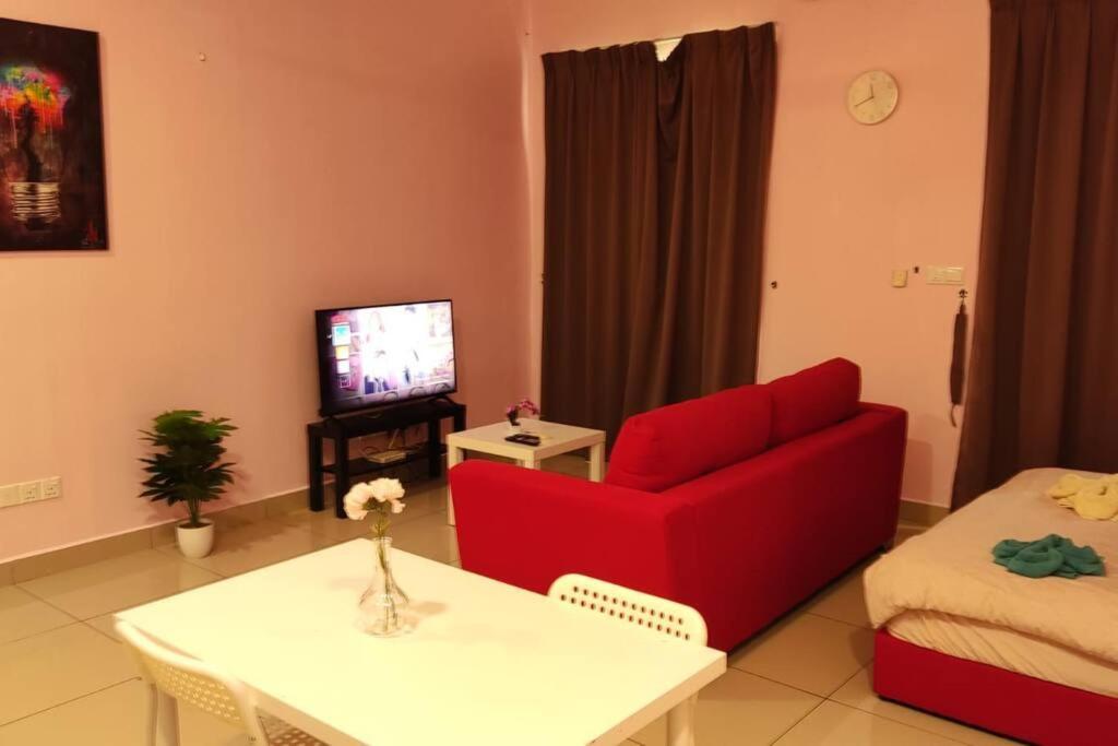 Cq30 - Self Check In - Netflix- Wifi- Parking- Cyberjaya- Balcony, 2014 Apartment Cyberjaya