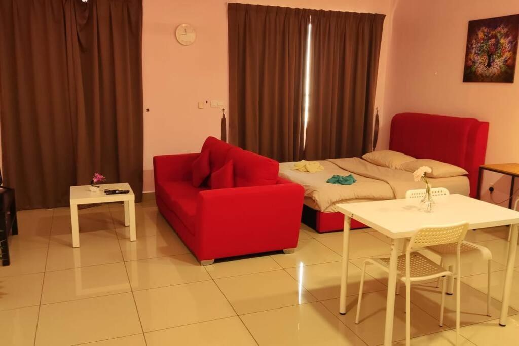 Apartment Cq30 - Self Check In - Netflix- Wifi- Parking- Cyberjaya- Balcony, 2014 *